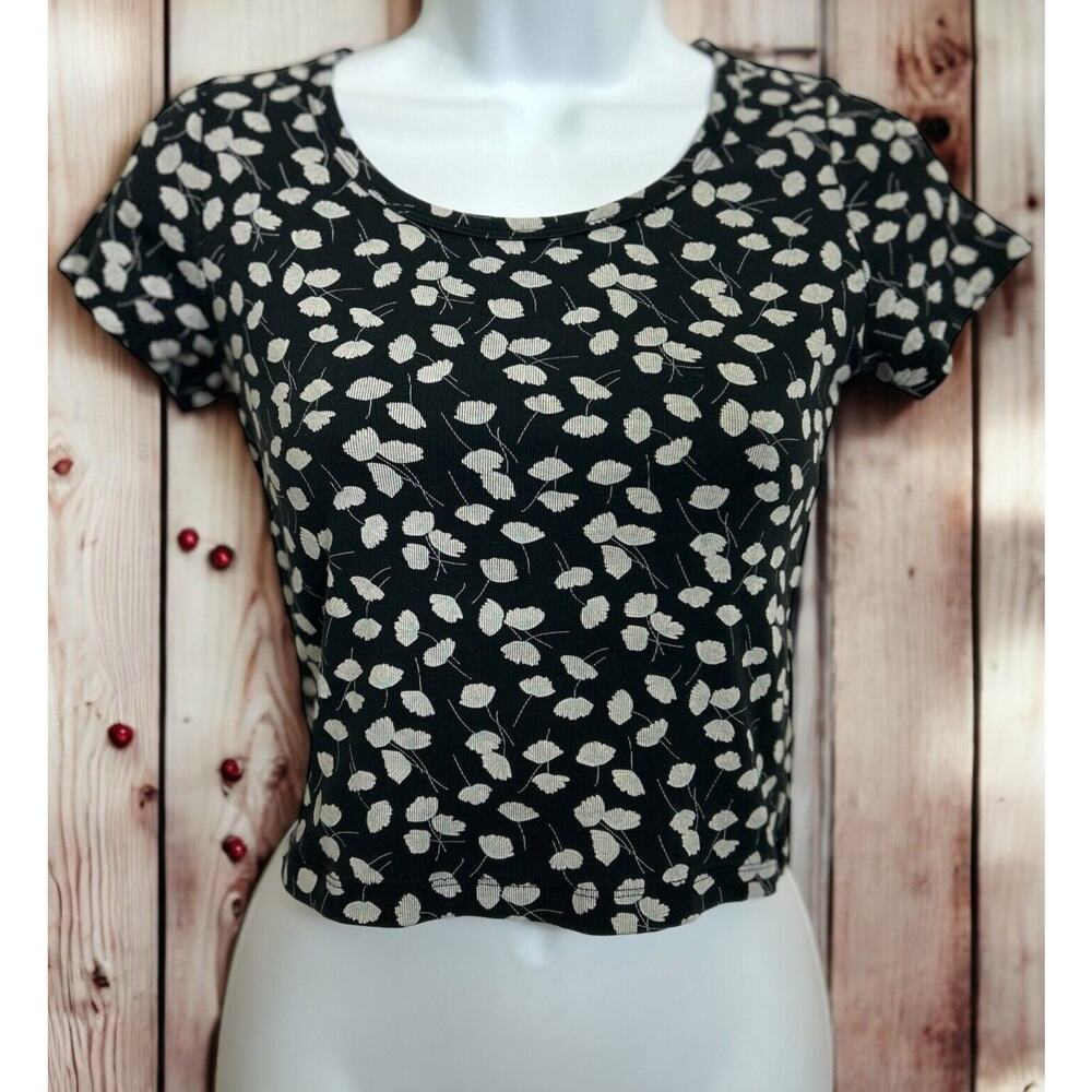 Uniqlo UT Paul & Joe Floral Crop Top Sz Small Short Sleeve Black White Floral